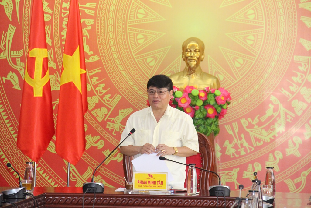 Phó Bí thư Thường trực Tỉnh ủy Phạm Minh Tấn chủ trì hội nghị.