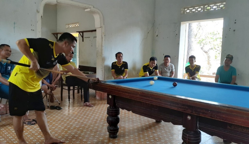 Cán bộ, chiến sĩ đơn vị thi tài chơi billard