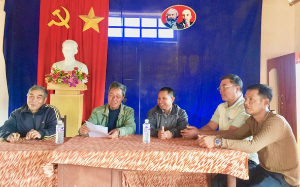 Một buổi triển khai hoạt động của Tổ hòa giải buôn Cuôr Đăng B.
