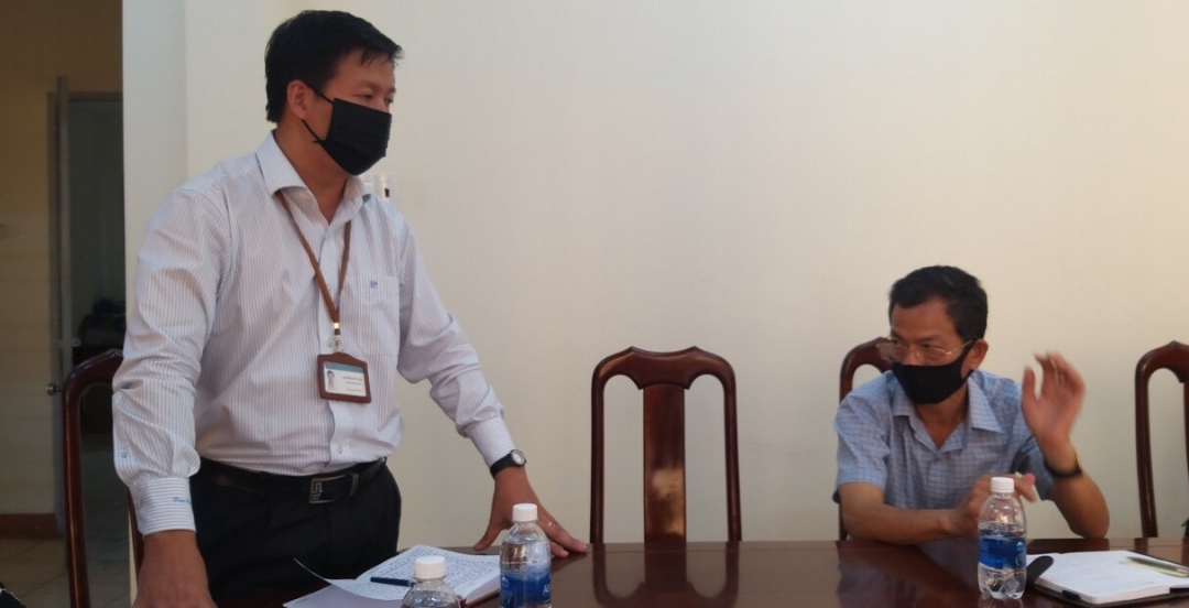Thầy Nguyễn Hữu Thọ, Phó Trưởng Phofbg GD-ĐT TP. Buôn Ma Thuột phát  biểu ý kiến tại cuộc hịp quán triệt 