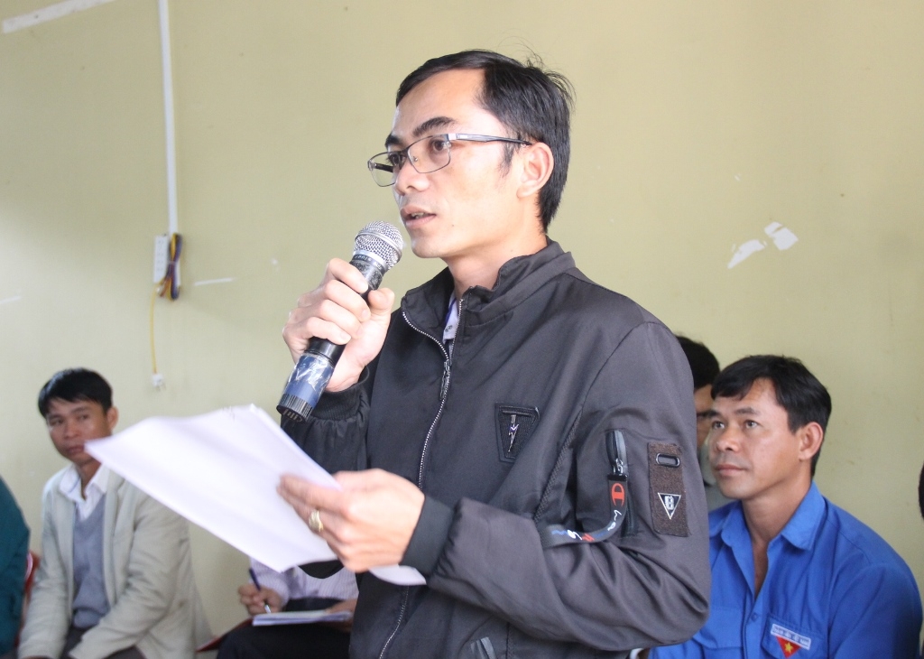 Cử tri xã Cư Né (huyện Krông Búk) nêu ý kiến, kiến nghị với Đoàn đại biểu Quốc hội tỉnh trong một cuộc tiếp xúc cử tri.