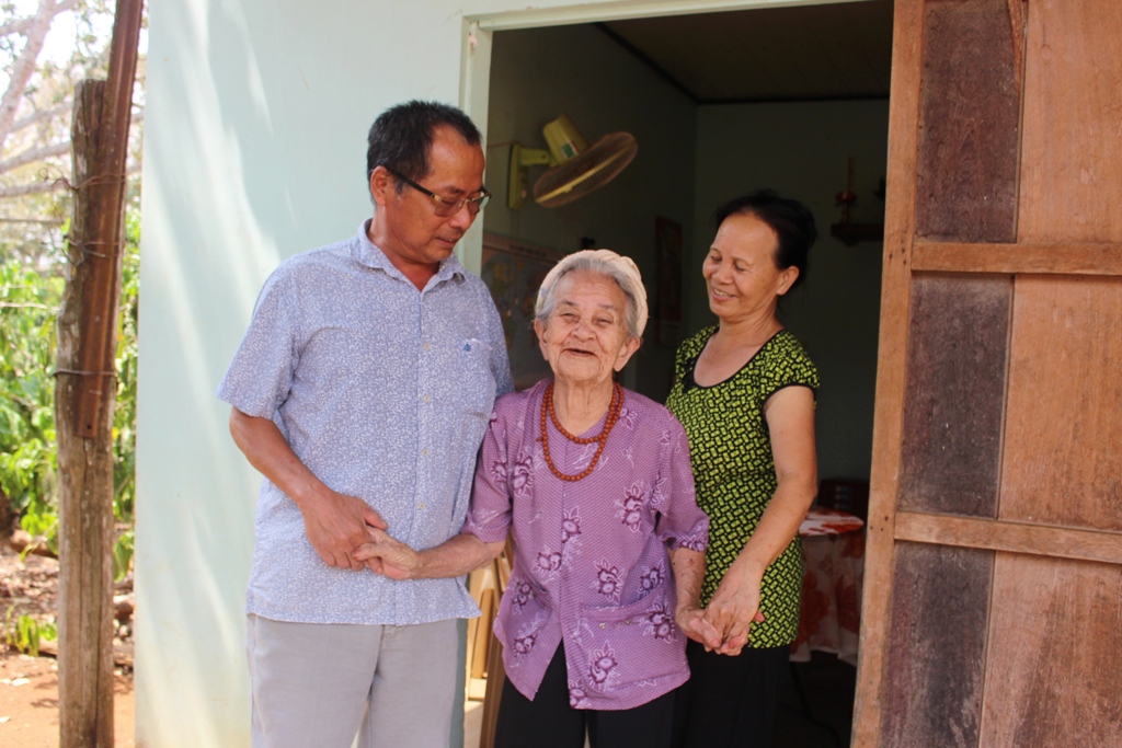 Cán bộ lao động, thương binh và xã hội phường 