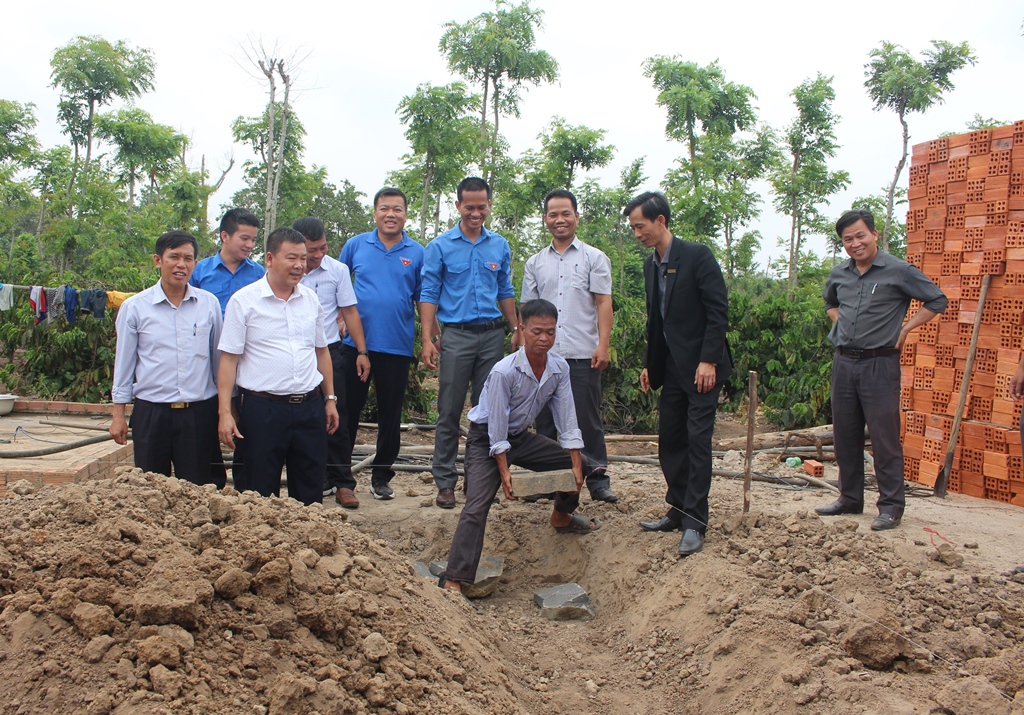 tham dự lễ khởi côn