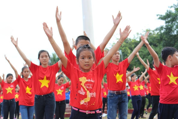 Khát vọng bay cao.  Ảnh: Hoàng Gia