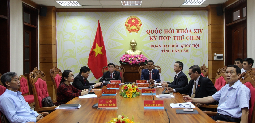 Các đại biểu tham dự Kỳ họp tại điểm cầu Đắk Lắk.