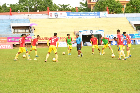Cầu thủ Câu lạc bộ bóng đá Đắk Lắk chuẩn bị cho mùa giải mới.