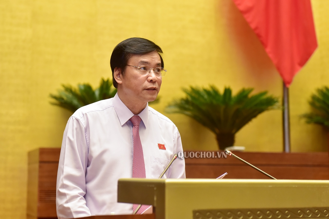 Tổng Thư ký Quốc hội, Chủ nhiệm Văn phòng Quốc hội Nguyễn Hạnh Phúc trình bày Tờ trình về dự kiến Chương trình giám sát của Quốc hội năm 2021.