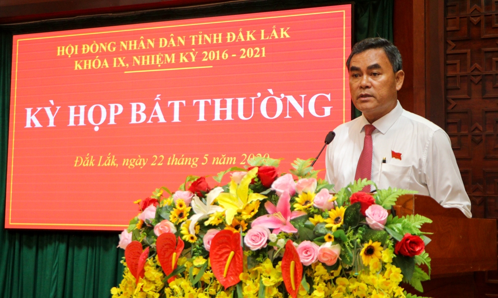 Phó Bí thư Tỉnh ủy, Chủ tịch HĐND tỉnh Y Biêr Niê phát biểu tại Kỳ họp. Ảnh: Hoàng Gia