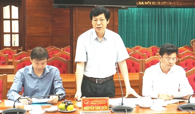 Vụ trưởng Vụ Nông nghiệp và phát triển nông thôn - Ban Kinh tế Trung ương Nguyễn Văn Tiến phát biểu tại buổi làm việc.