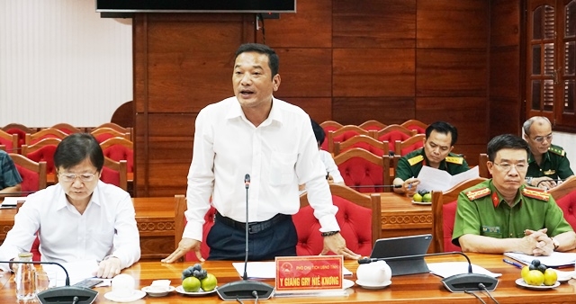 Phó Chủ tịch UBND tỉnh Y Giang Gry Niê Krơng phát biểu tại buổi làm việc.
