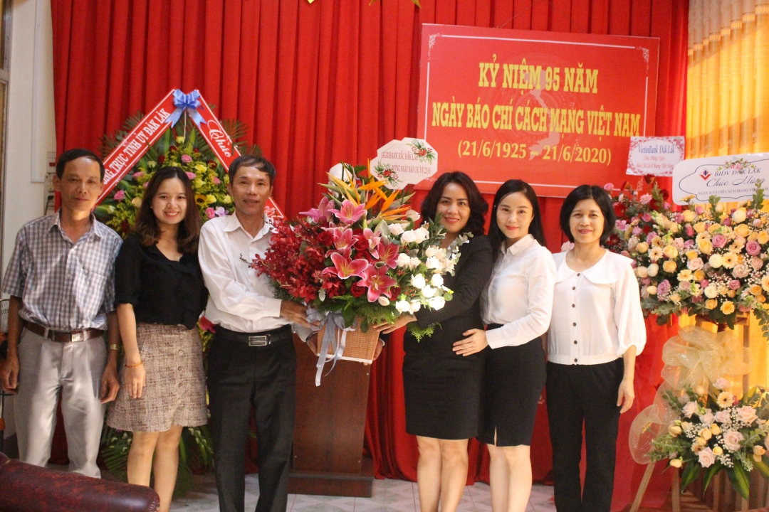 chúc mừng Báo Đắk Lắk