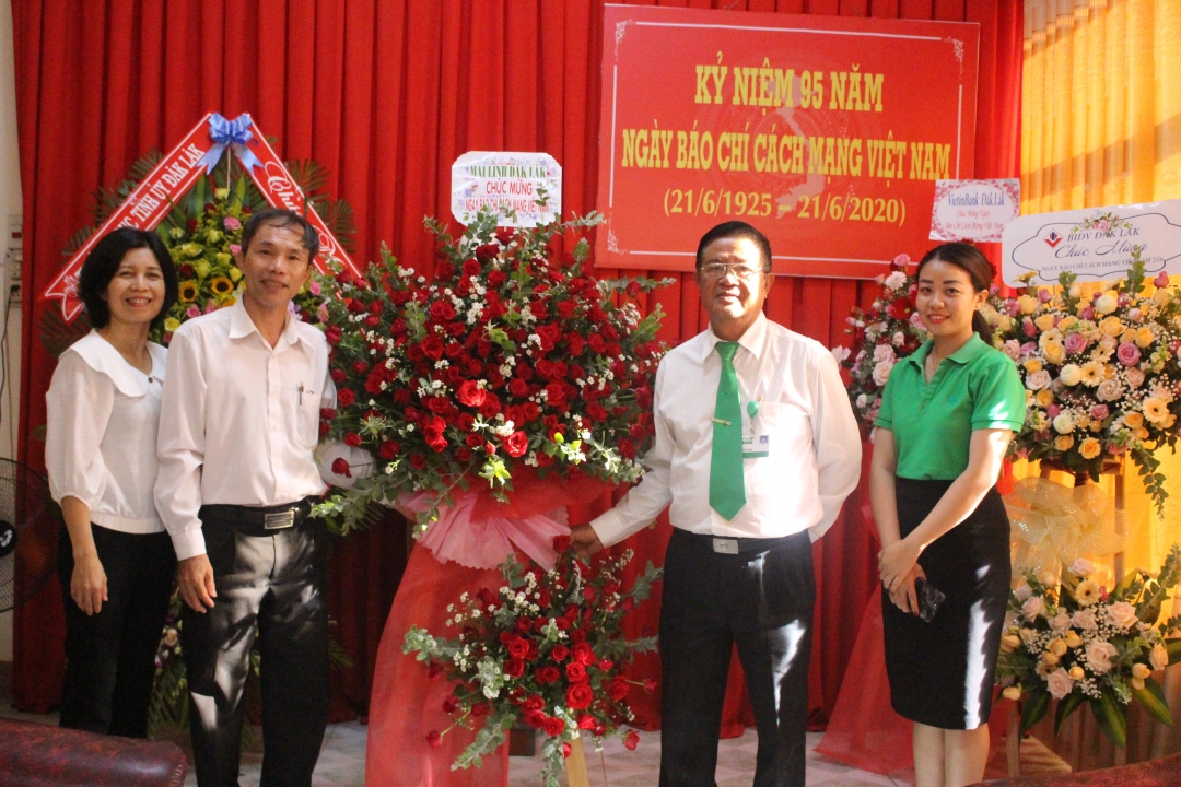 chúc mừng Báo Đắk Lắk