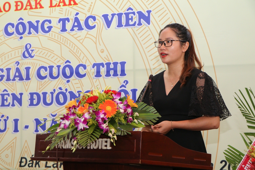 Cộng tác viên chia sẻ cảm xúc tại hội nghị. Ảnh Hoàng Gia