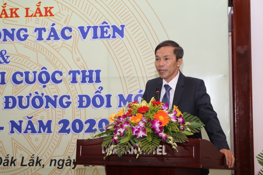 Phó Tổng Biên tập phụ trách Báo Đắk Lắk Đinh Xuân Toản phát biểu tại hội nghị. Ảnh Hoàng Gia