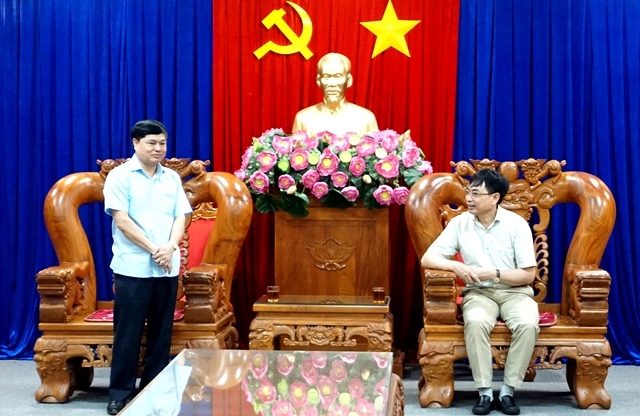 Phó Bí thư Thường trực Tỉnh ủy Phạm Minh Tấn phát biểu tại buổi làm việc.