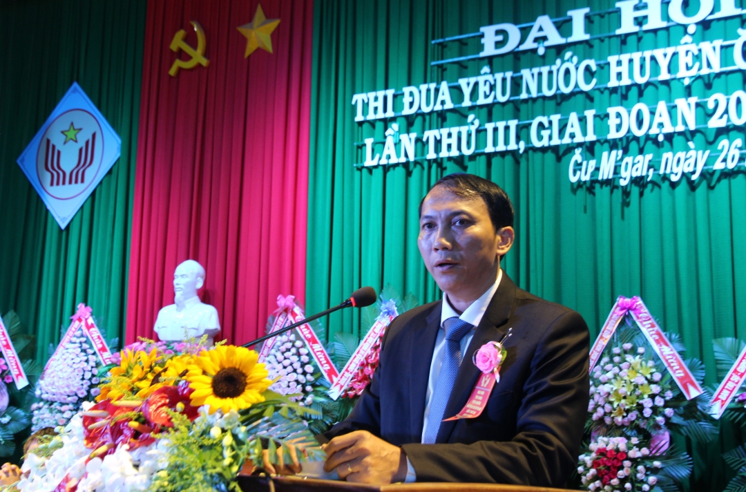 Bí thư Huyện ủy Cư Mgar Nguyễn Đình Viên phát biểu chỉ đạo đại hội.