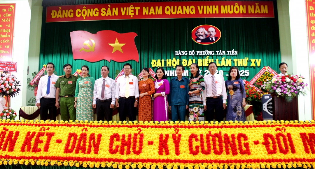 Ban chấp hành Đảng bộ phường Tân Tiến nhiệm kỳ 2020-2025 ra mắt đại hội