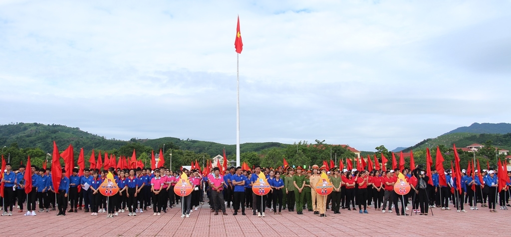 Đông đảo đoàn viên thanh niêm tham dự lễ ra quân
