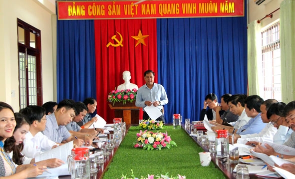 Bí thư Huyện ủy Ea Kar Y Nhuân Byă chủ trì cuộc họp của Ban Thường vụ Huyện ủy rà soát, đánh giá các nội dung chuẩn bị Đại hội đại biểu Đảng bộ huyện lần thứ IX.
