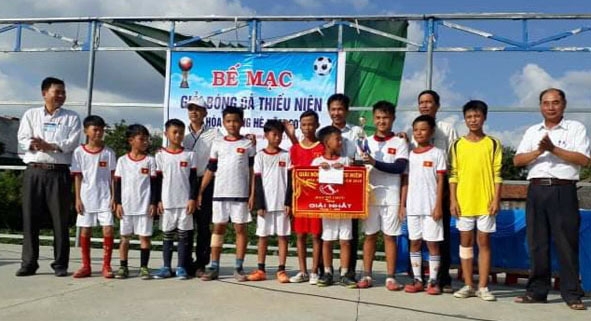 Lễ bế mạc giải bóng đá thiếu niên xã Hòa Phong năm 2019.