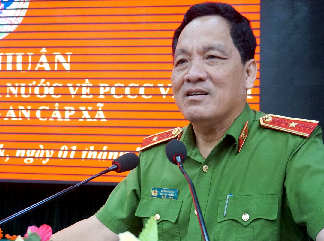 Đồng chí Thiếu tướng Đỗ Minh Dũng- Phó Cục trưởng Cục cảnh sát PCCC&CNCH phát biểu chỉ đạo lớp tập huấn
