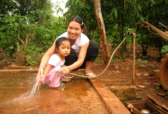 Niềm vui nước sạch của người dân buôn Kbu, xã Hòa Khánh (TP. Buôn Ma Thuột). 