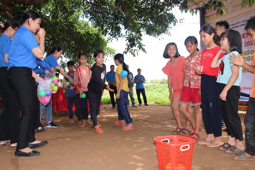 Tổ chức trò chơi cho thiếu nhi
