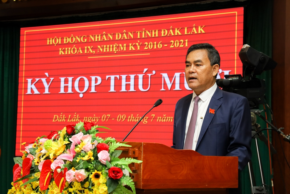 Phó Bí thư Tỉnh ủy, Chủ tịch HĐND tỉnh, Trưởng Đoàn ĐBQH tỉnh Y Biêr Niê phát biểu khai mạc Kỳ họp
