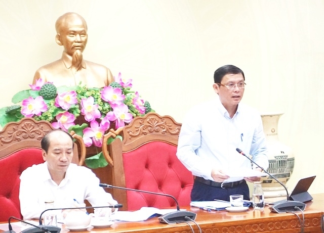 Phó Chủ tịch Thường trực UBND tỉnh Nguyễn Tuấn Hà phát biểu tại cuộc họp. 