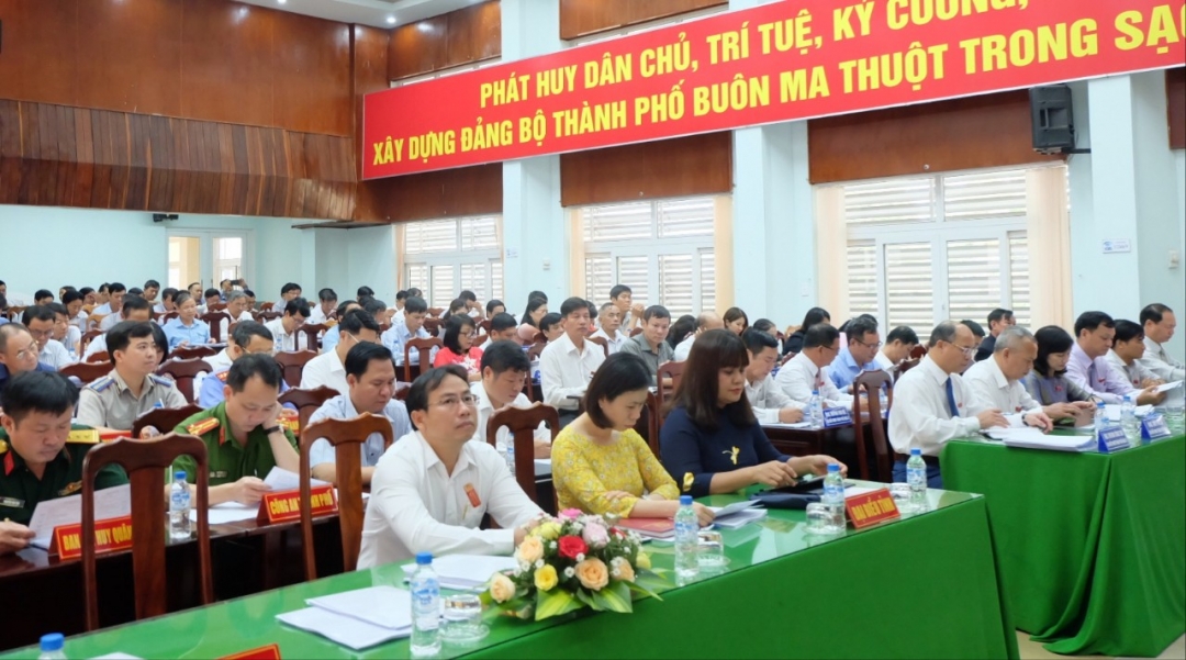 Các đại biểu tham dự kỳ họp