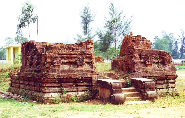 Phế tích Champa An Phú. 