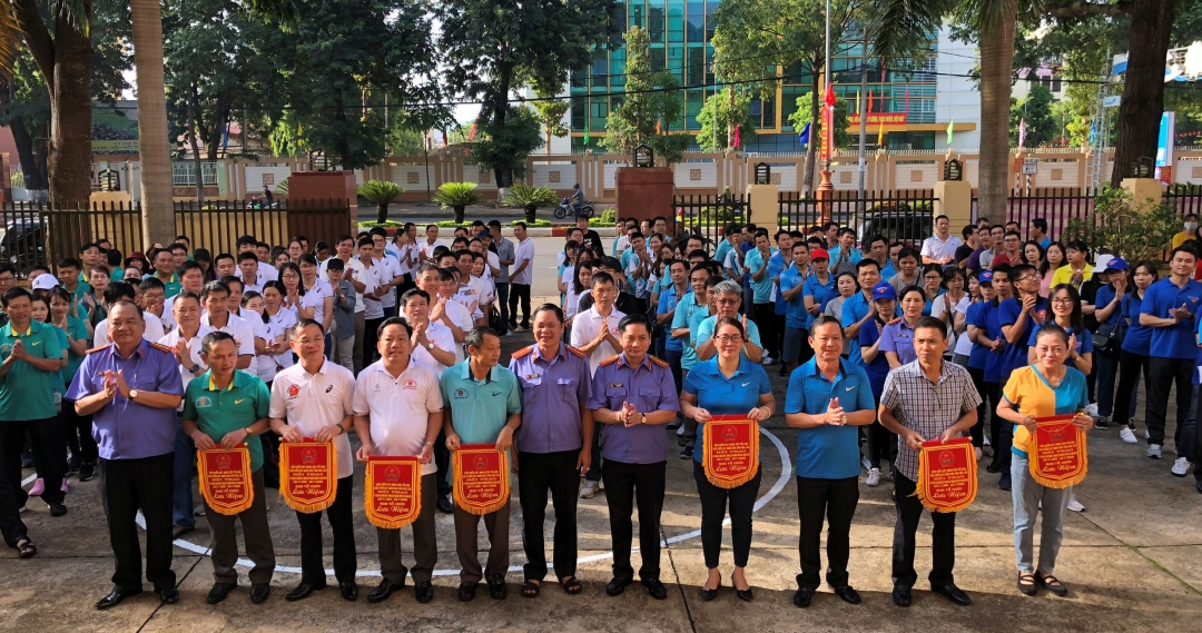 Các vận động viên tham gia hội thao.