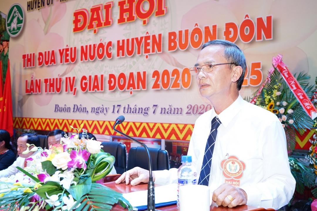 Phó Giám đốc Sở Nội vụ, Phó Chủ tịch Thường trực Hội đồng thi đua khen thưởng tỉnh Phạm Văn Phước phát biểu tại đại hội.