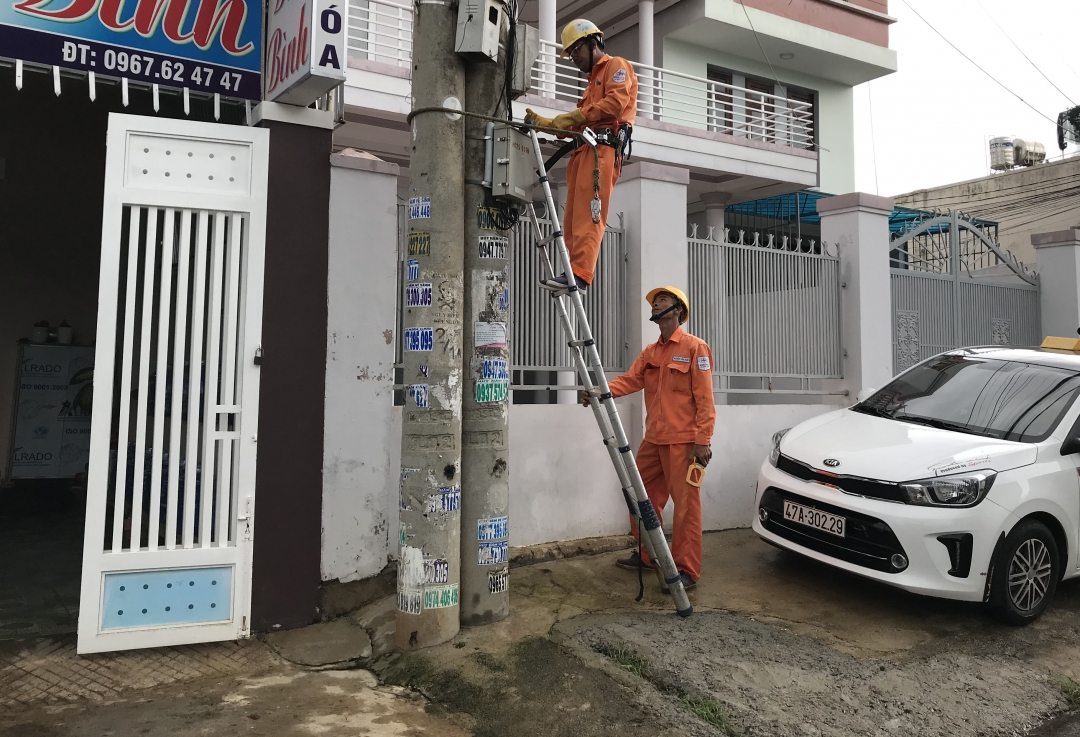 Kiểm tra hệ thống đo đếm khi phát hiện sản lượng tăng cao bất thường tại hộ anh  Vũ Đức Thiện, TP. Buôn Ma Thuột