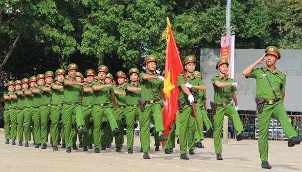 Lực lượng Công an tỉnh diễu hành tại Chung kết Hội thi điều lệnh, bắn súng, võ thuật Công an nhân dân lần thứ V, năm 2019 - khu vực phía Nam. Ảnh: Duy Tiến