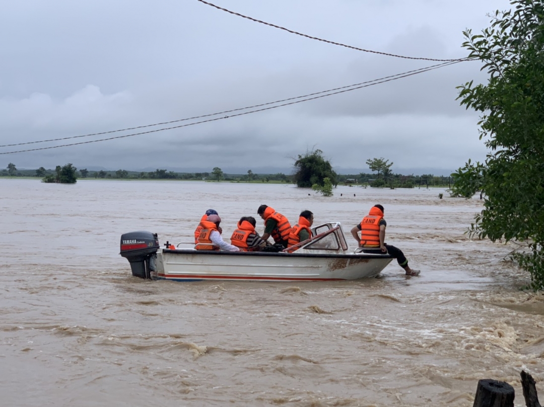 Mực nước lũ trên địa bàn xã Ea Rốk tiếp tục dâng cao. Ảnh: Đ.Trung