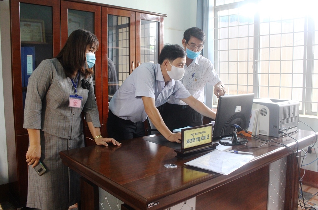 Kiểm tra hệ thống camera giám sát tại Trường THPT Chu Văn An.