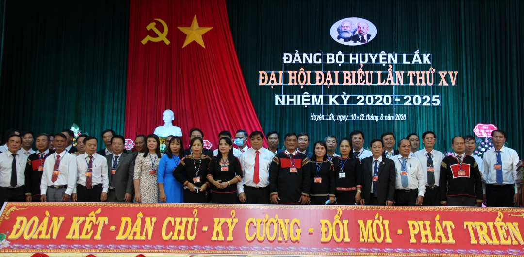 Ban Chấp hành Đảng bộ huyện Lắk, nhiệm kỳ 2020-2025 ra mắt đại hội.