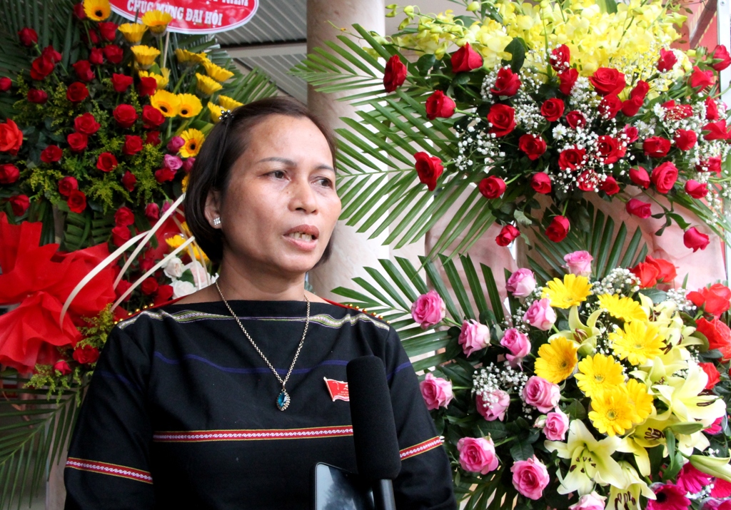 Đồng chí H’Râu Mlô, Bí thư Chi bộ buôn Tơng Sinh (xã Ea Đar, huyện Ea Kar).