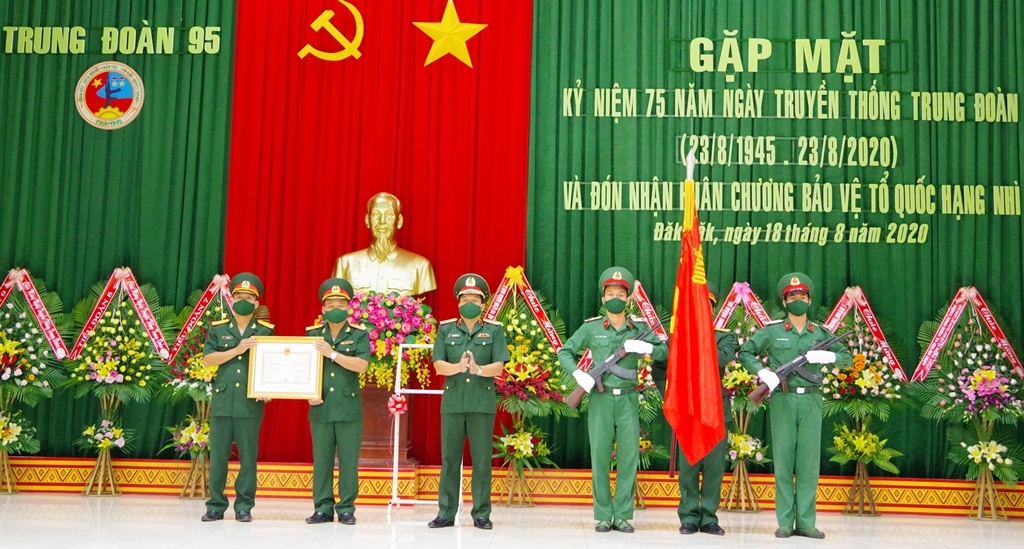 Trung đoàn 95 đón nhận 