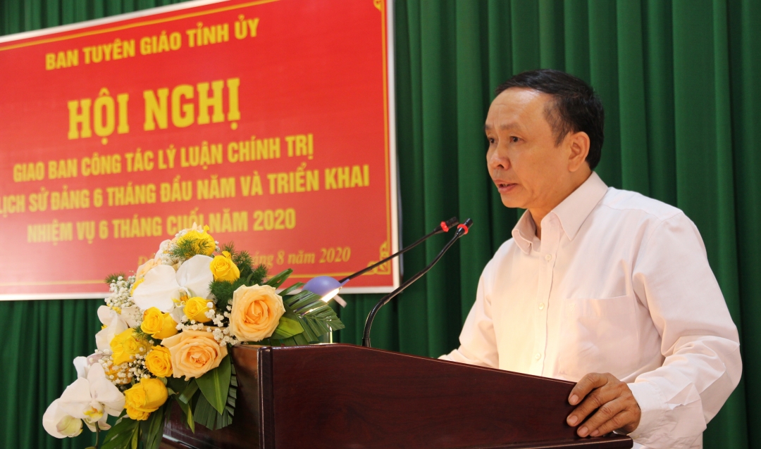Phó Trưởng Ban Tuyên giáo Tỉnh ủy Lê Đình Hoan phát biểu tại hội nghị.