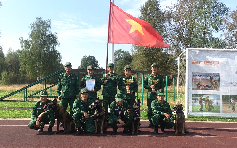 Đội tuyển Huấn luyện chó nghiệp vụ QĐND Việt Nam nhận các giải thưởng tại 