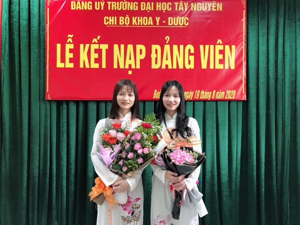 Hai chị em Hồng Hà và Thu Hà.  