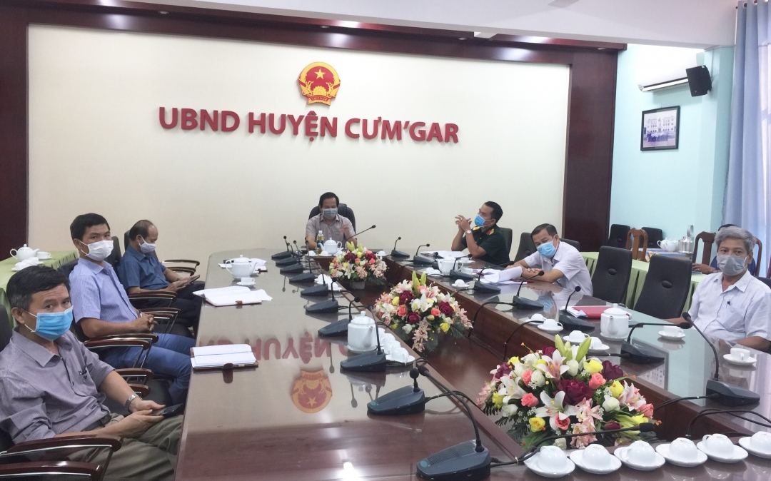 Điểm cầu chính tại UBND huyện. 
