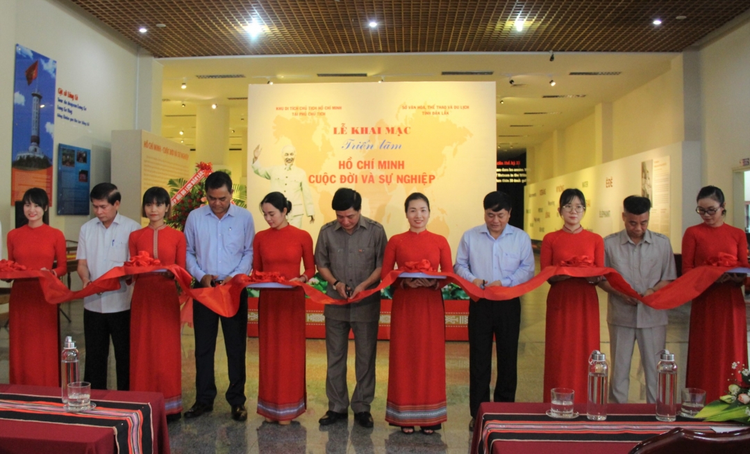 Lãnh đạo...