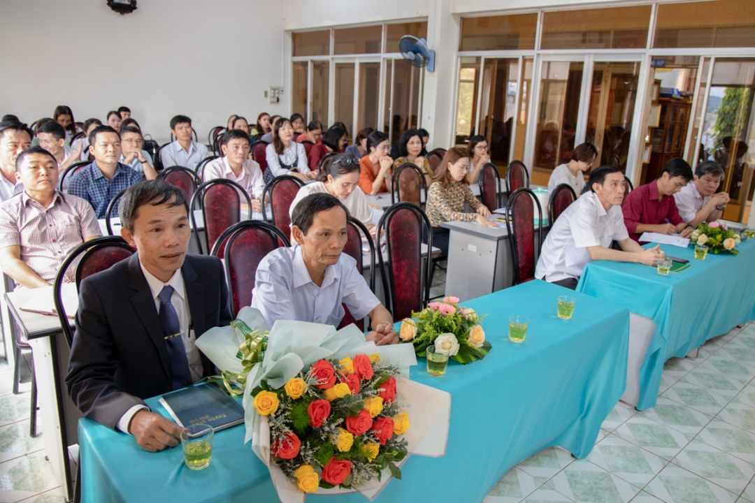 Các đại biểu tham dự hội nghị.