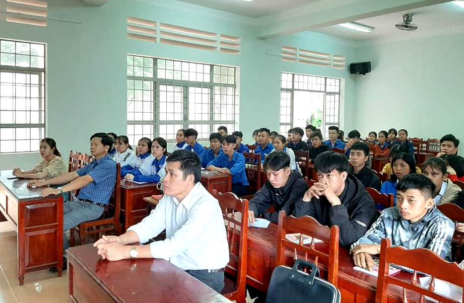 Các Đoàn viên ưu tú tham gia lớp bồi dưỡng lý luận chính trị