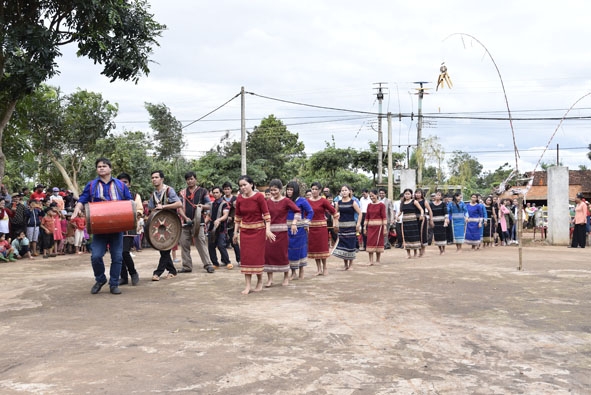 Lễ mừng cơm mới của người Sê Đăng (buôn Kon H'ring, xã Ea Đing, huyện Cư M'gar). Ảnh: Hữu Hùng