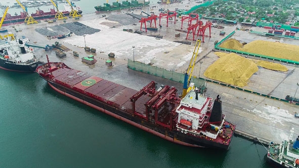 Những chuyến tàu đầy ắp hàng của xi măng Tân Thắng kiêu hãnh vượt biển, bất chấp những khó khăn của thị trường khiến nhiều người phải tò mò về doanh nghiệp này.