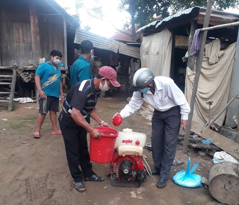 Cán bộ y tế 